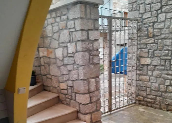 בית נופש Stone House Joe פרקו